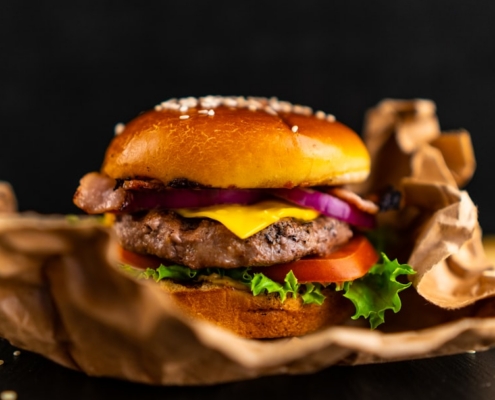 burger with lettuce and tomato