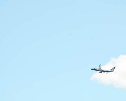 white and blue passenger plane on focus photo