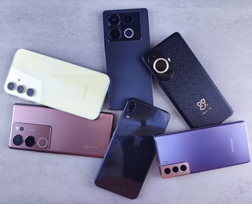 A group of cell phones sitting next to each other