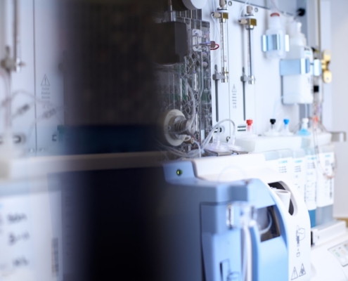 white and black electric sewing machine